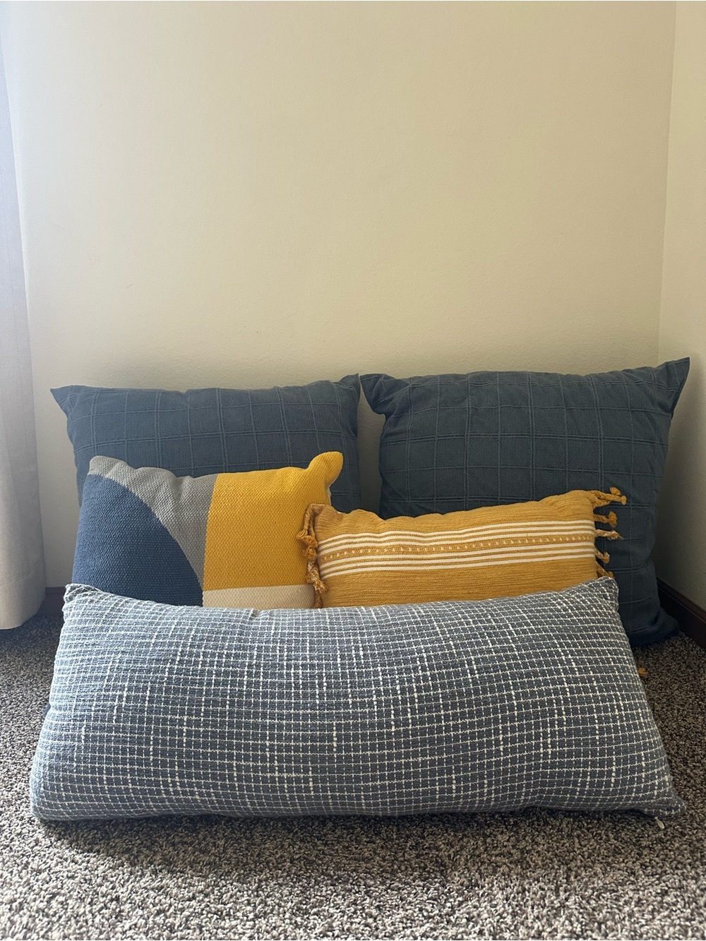 Threshold/Hearth and Hand Pillow Lot